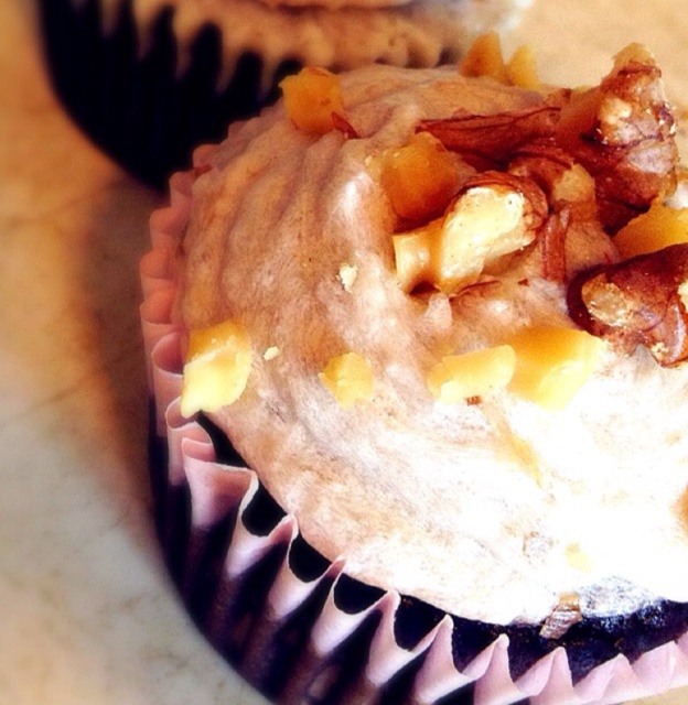 香蕉核桃糖霜的巧克力cupcake