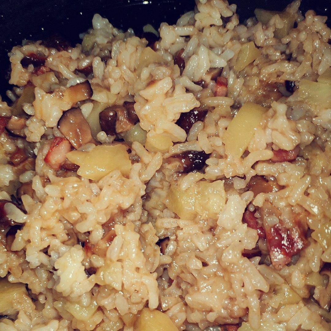 香菇土豆腊肠焖饭