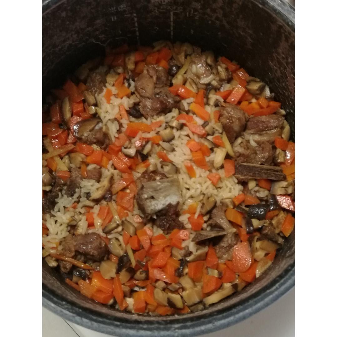 喷香排骨焖饭（爆好吃）