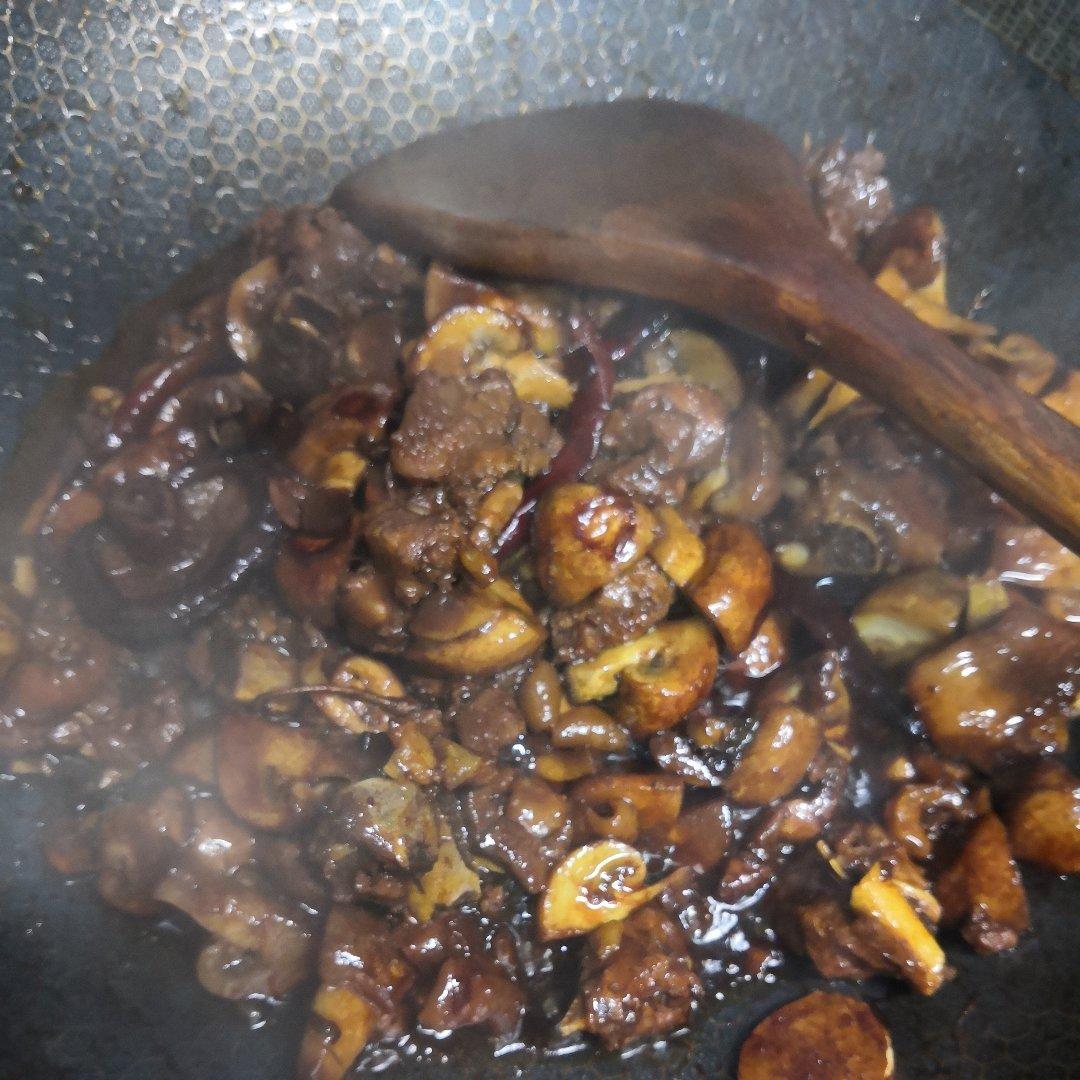 小鸡炖蘑菇