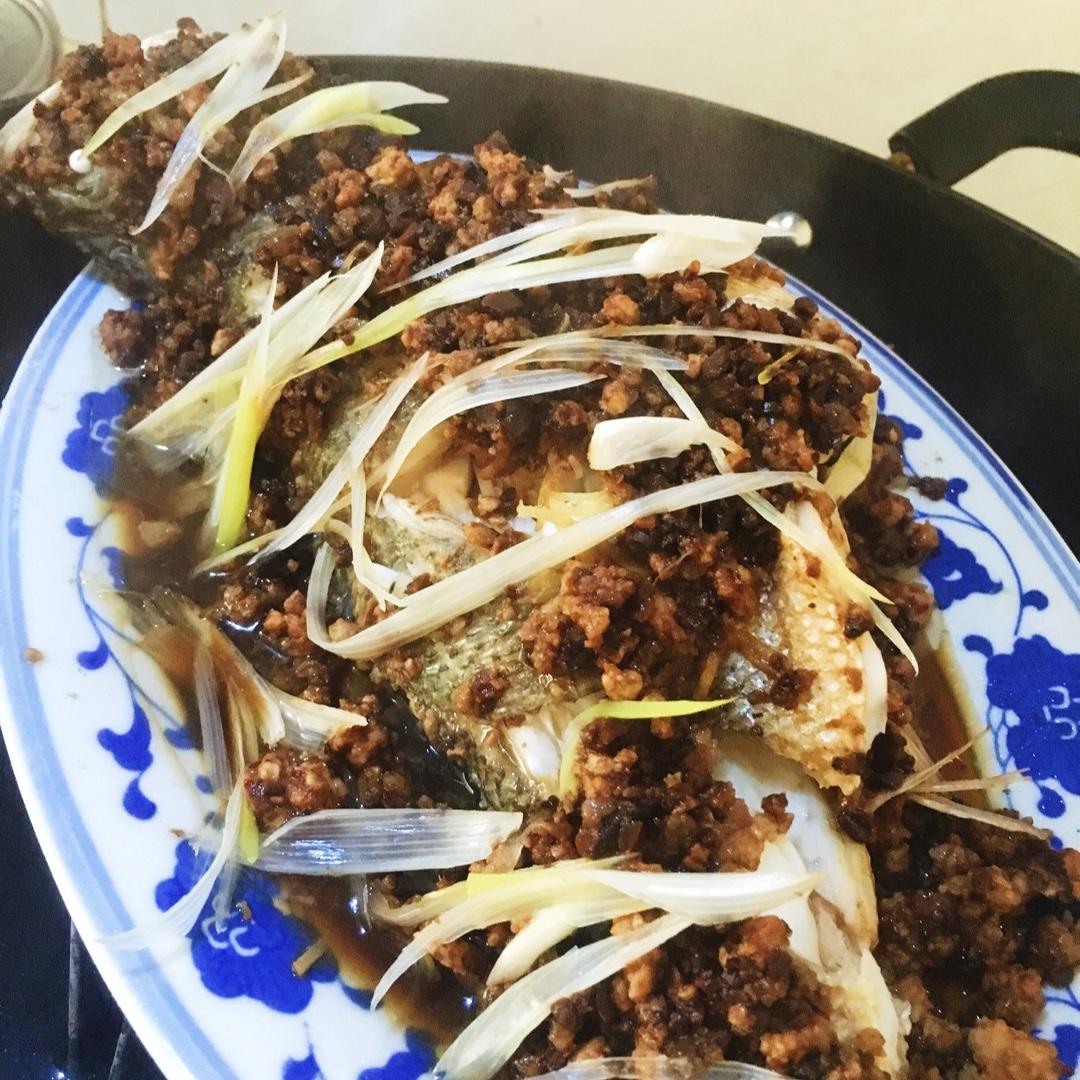 有肉肉的豆豉蒸鱼～独创