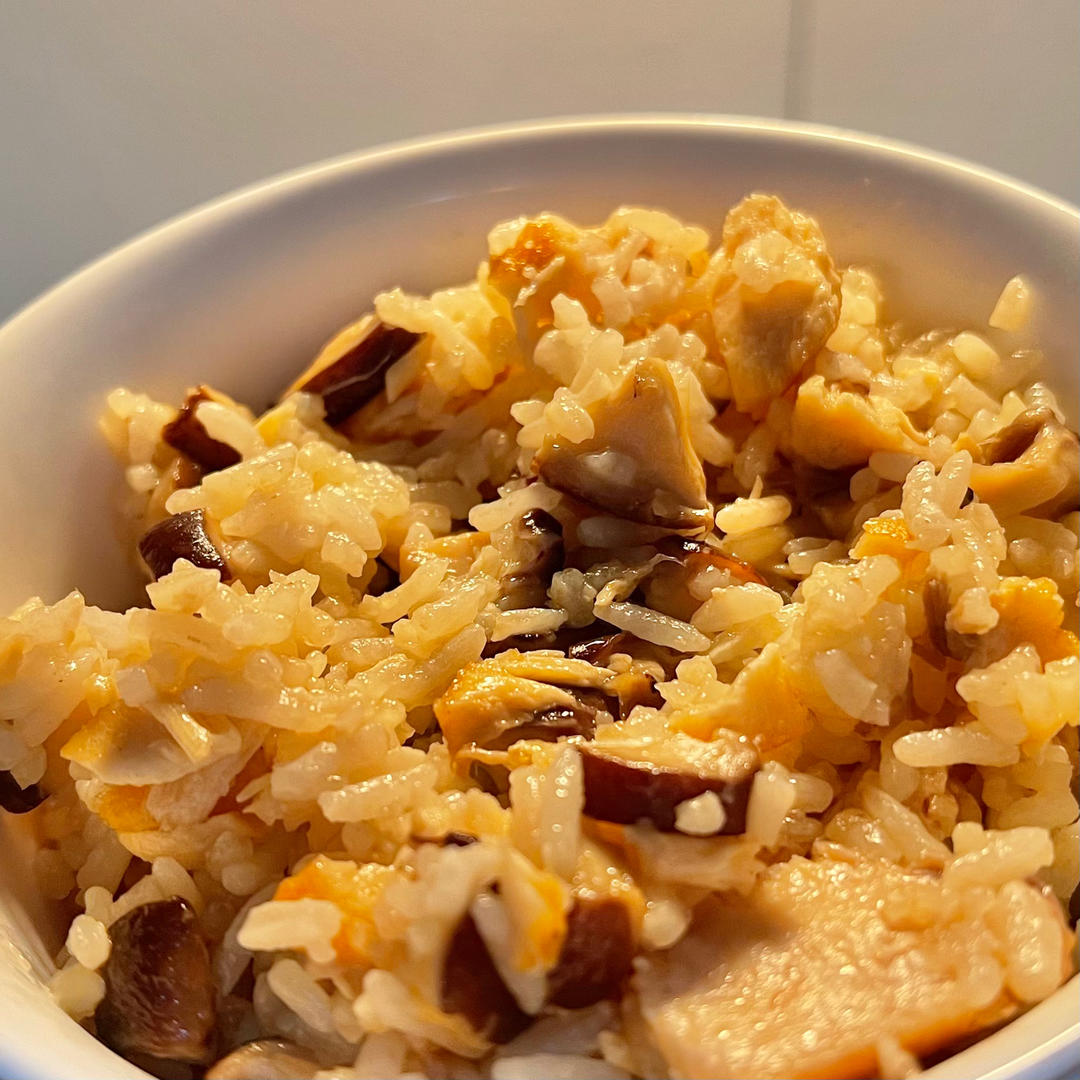 营养满分的香菇三文鱼焖饭（超简单懒人做法）