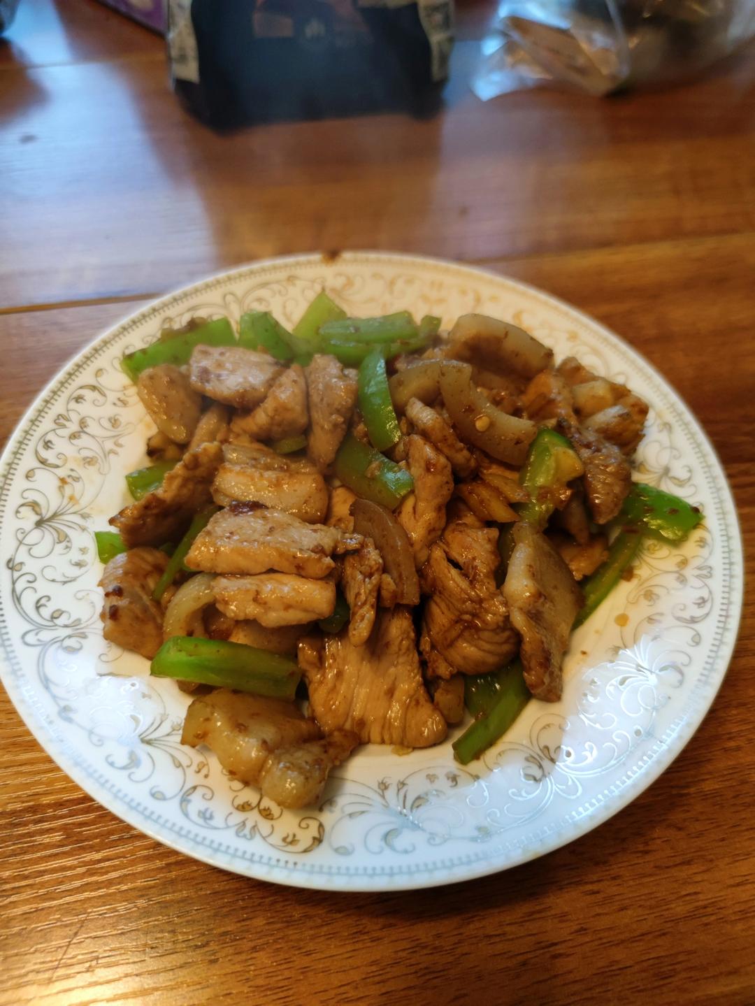 厨师长教你：“小炒肉”的家常做法，家常味很浓郁，先收藏起来