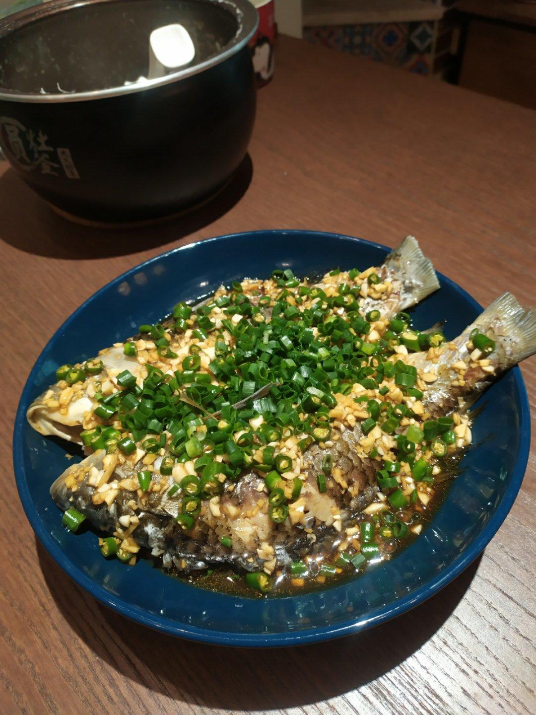 凉拌鲫鱼