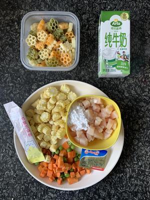 奶香彩蔬鸡肉意面（1岁儿童餐）的做法 步骤1