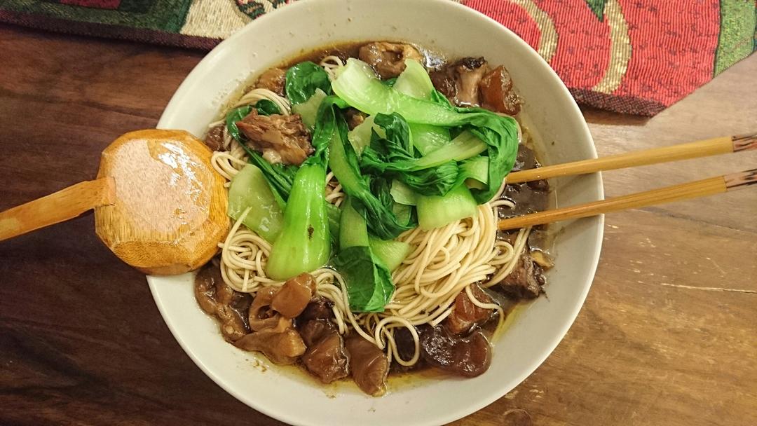 秘制精炖牛筋牛尾
