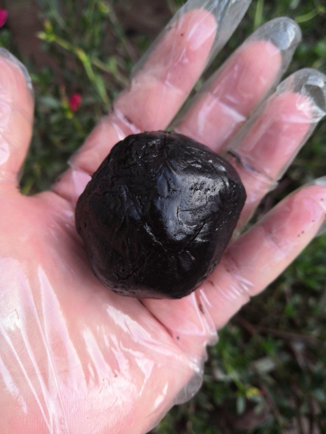 黑芝麻蛋黄月饼