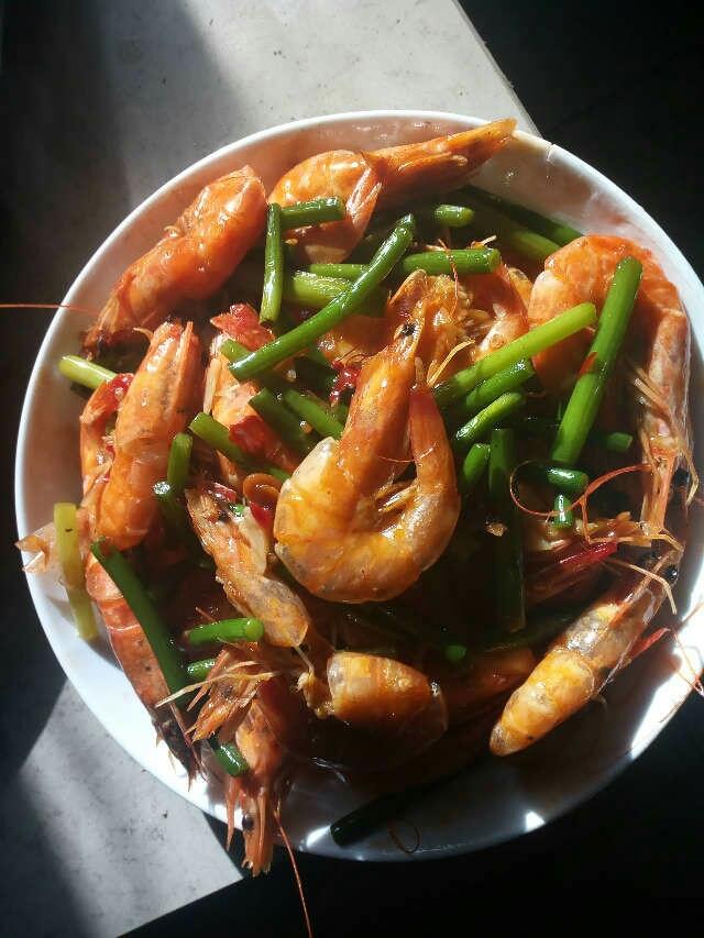 蒜苔炒鲜虾的做法