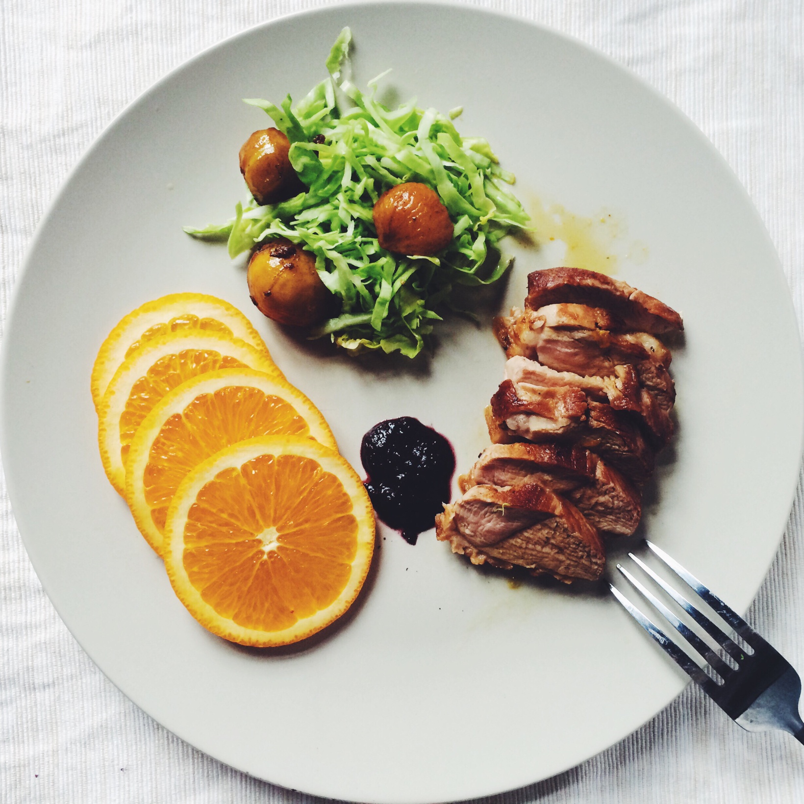 煎鸭胸配香橙酱汁