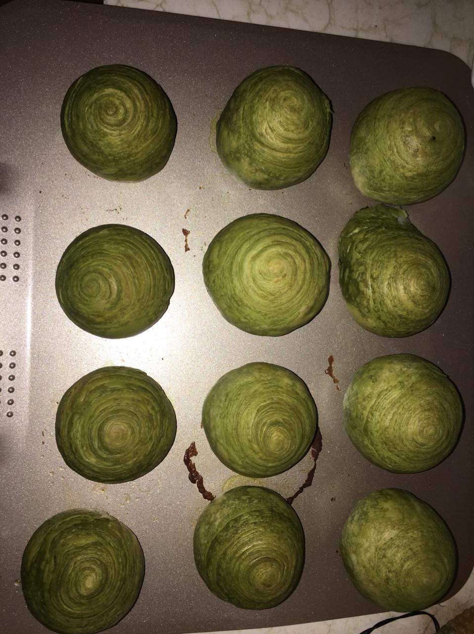 千层彩色蛋黄酥