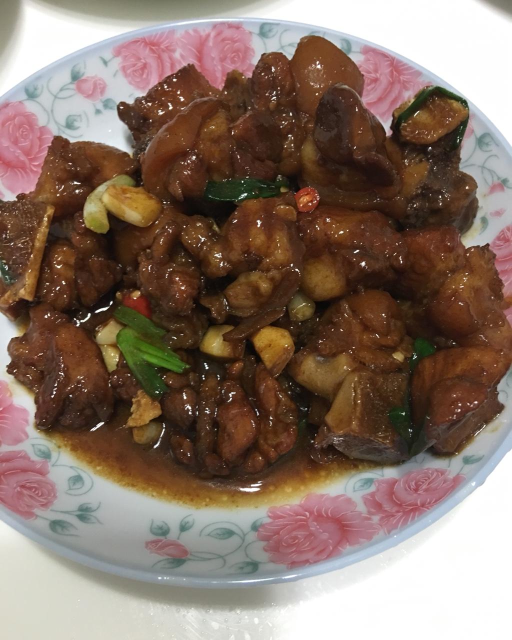 美味的家常菜：红烧猪蹄
