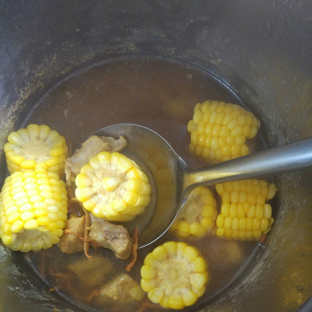 虫草花玉米排骨汤