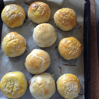 梅菜鲜肉蛋黄酥月饼