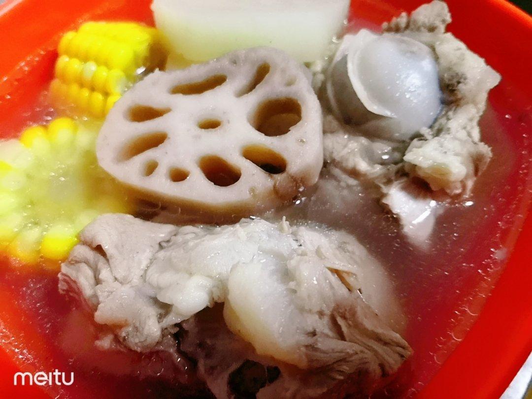 玉米莲藕筒骨汤