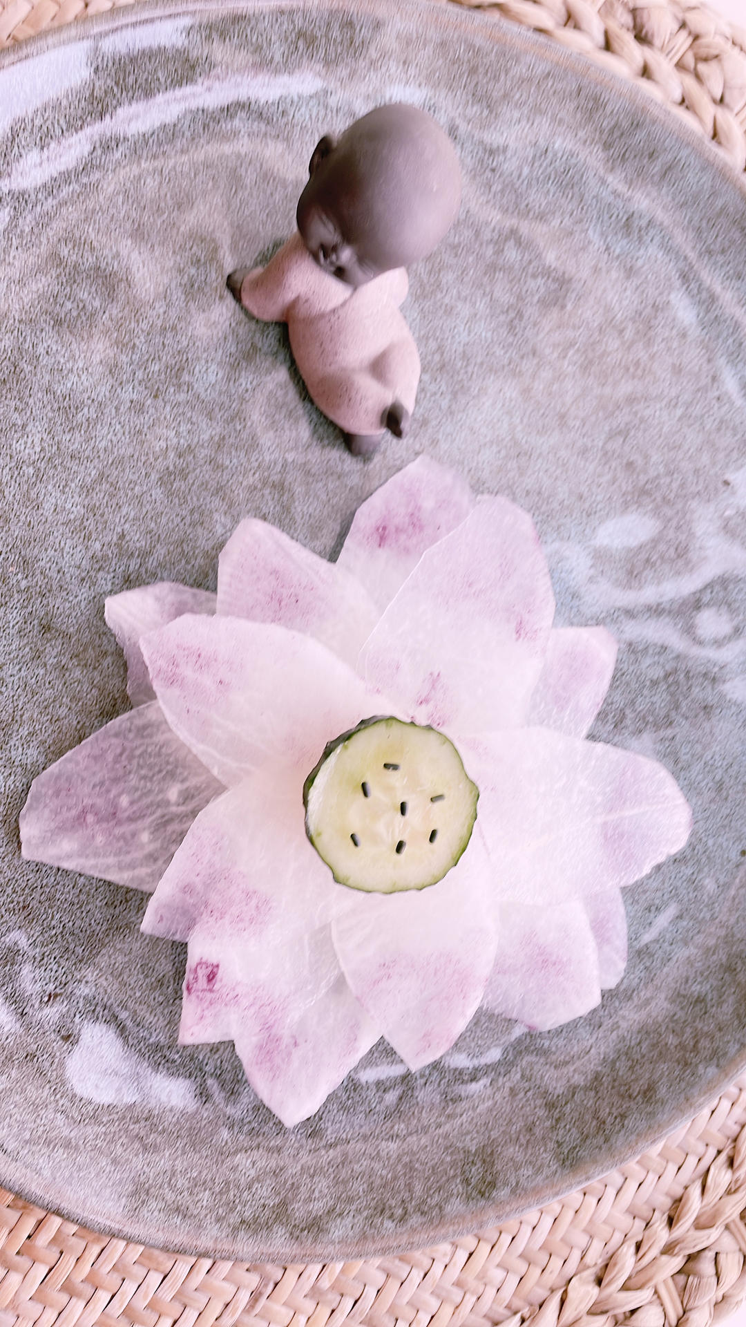 简单就是美·绽放的荷花（白萝卜）