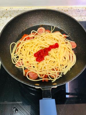巨好吃的番茄香肠意大利面🍝的做法 步骤6