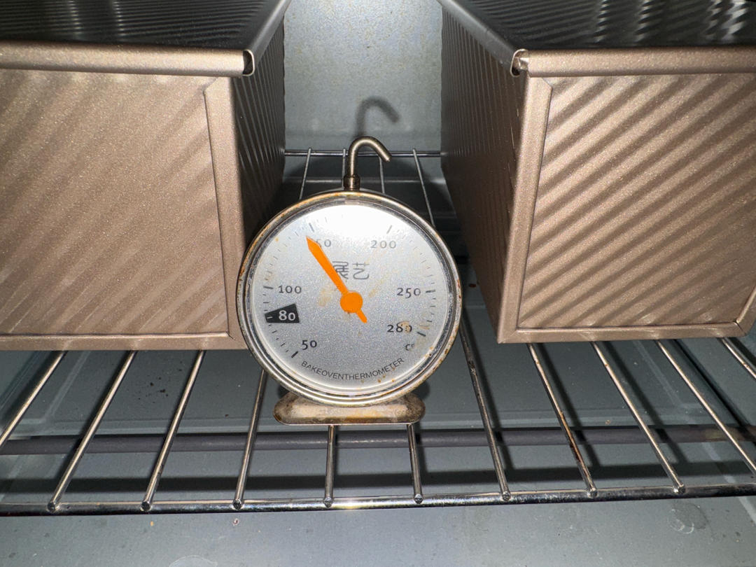 用烤箱自己做面包--手工牛奶吐司面包