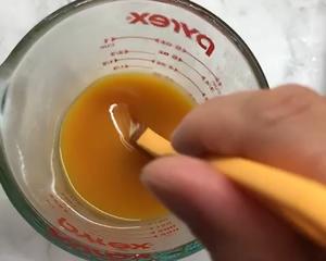 广式月饼万用刷蛋液配方的做法 步骤8