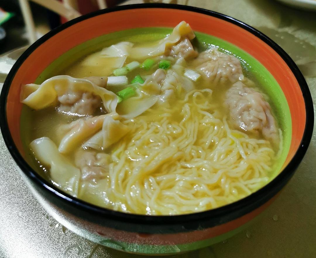 经典港式鲜虾云吞面