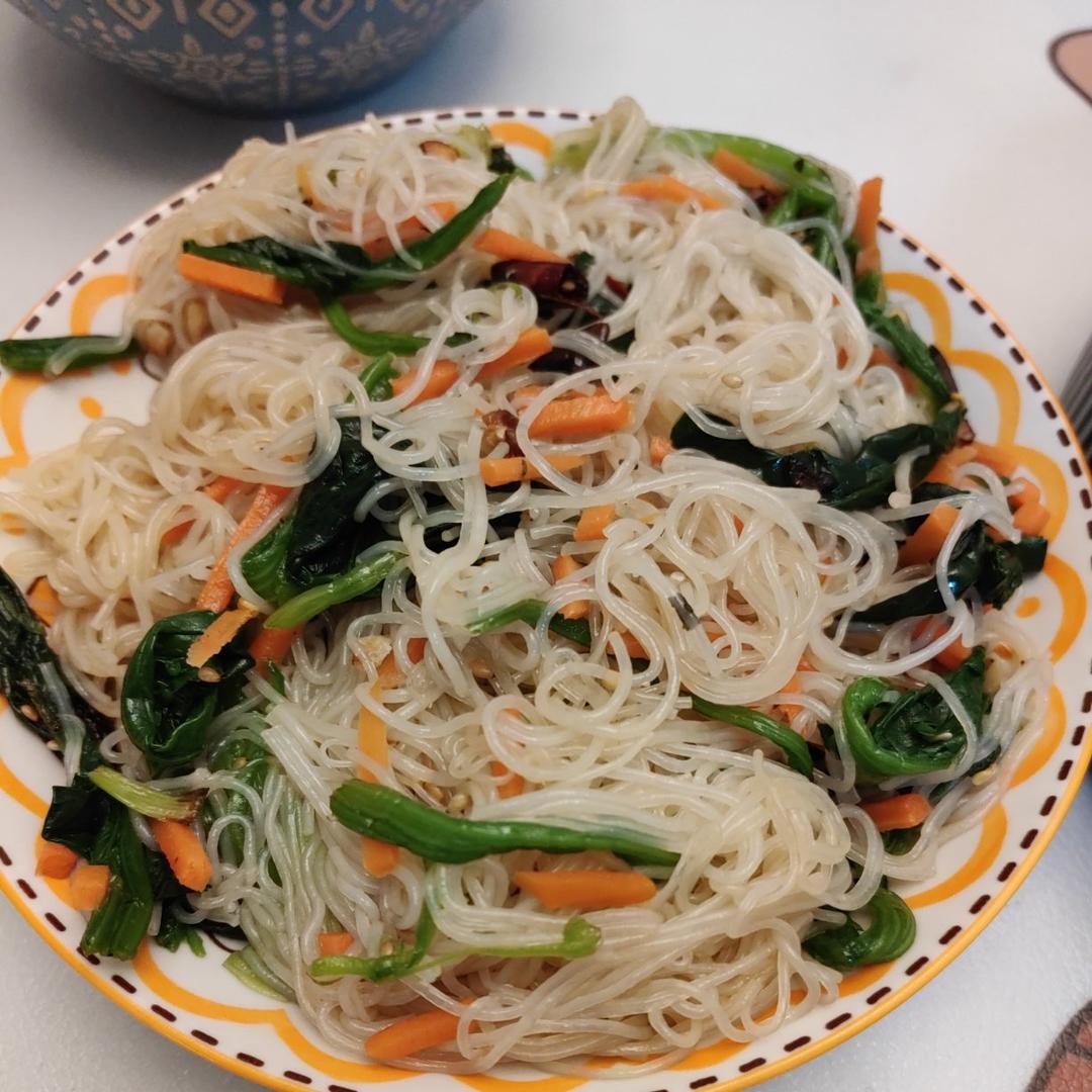 开胃爽口又营养的菠菜拌粉丝