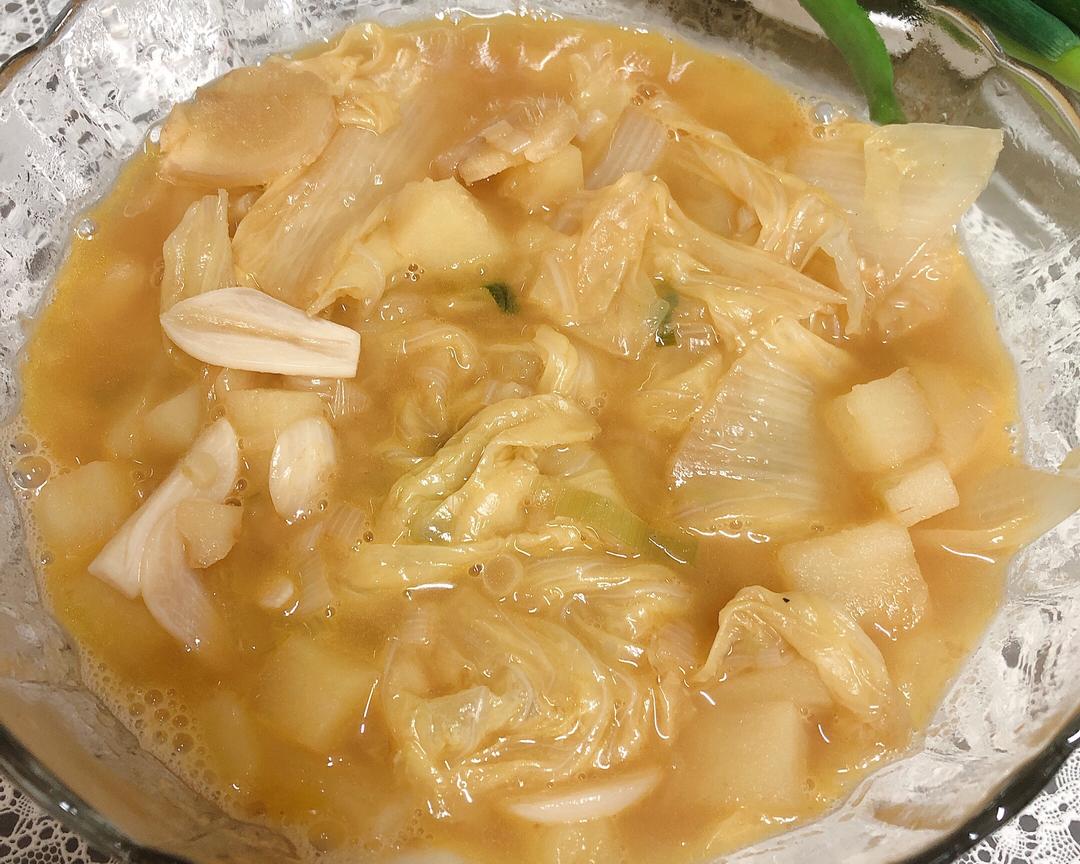 家常土豆炖白菜