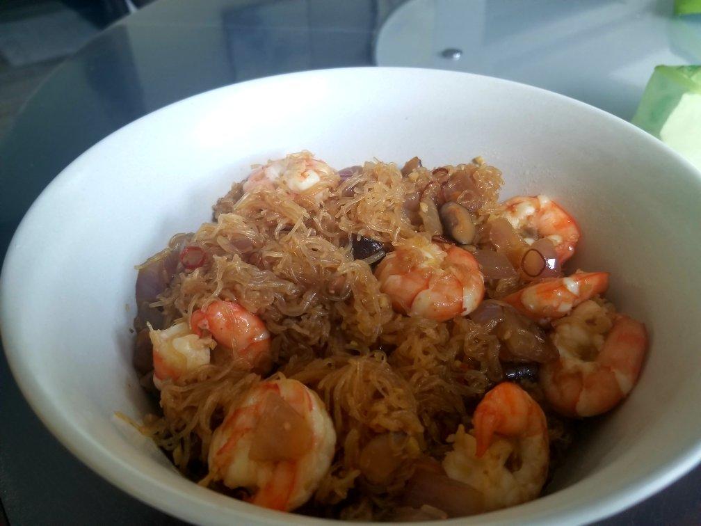 去餐厅必点的粤式虾皇粉丝煲