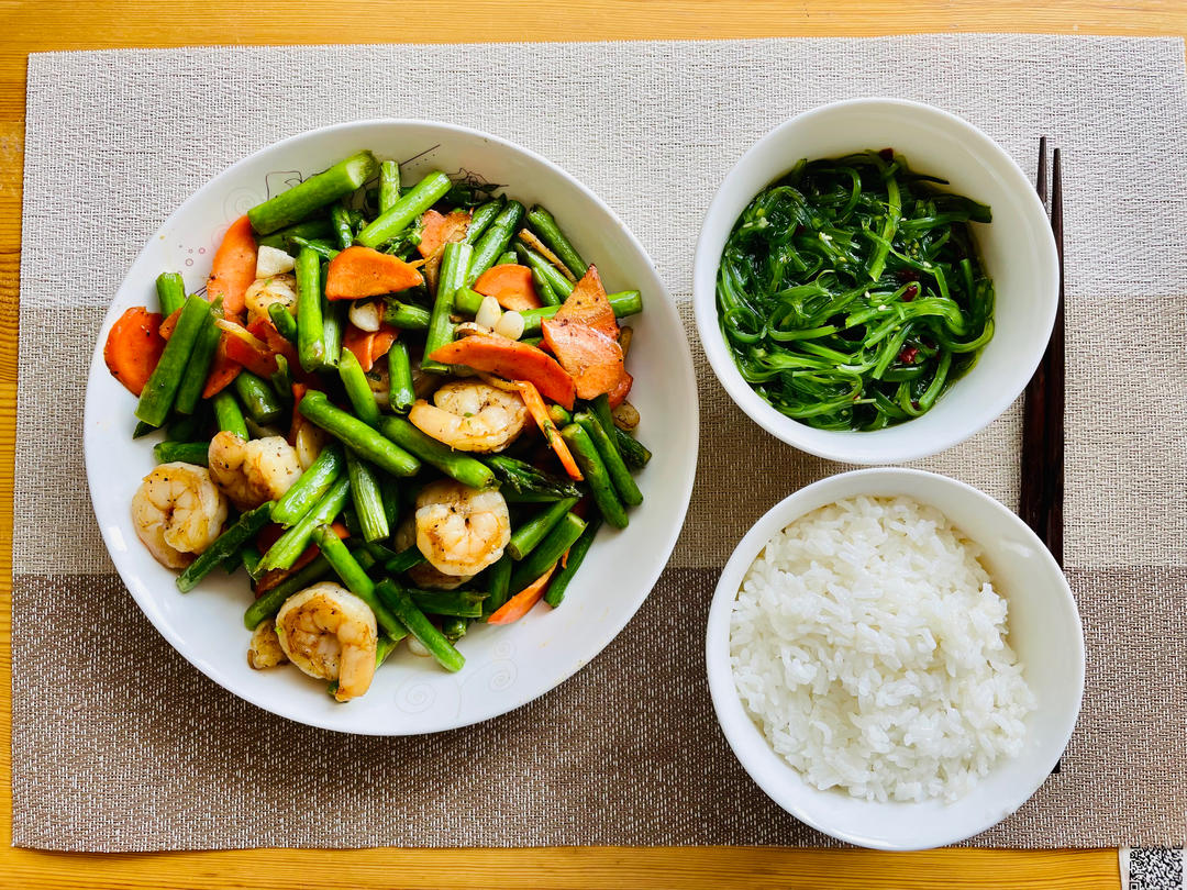 吃饭嘛就是要健康又美味😋来盘鲜虾仁炒芦笋试试看👏