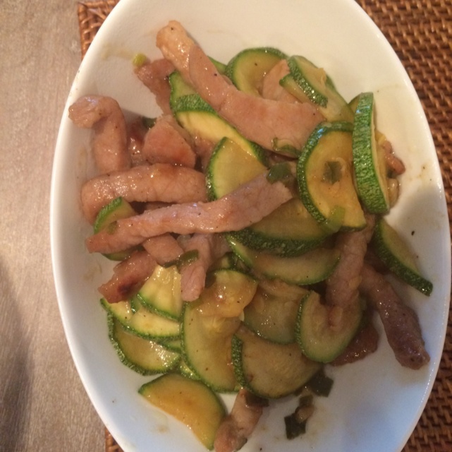 丝瓜炒肉片