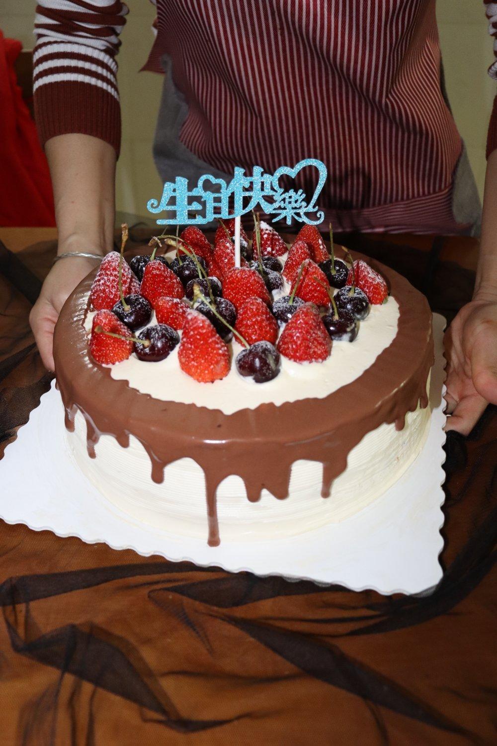 12寸戚风生日蛋糕