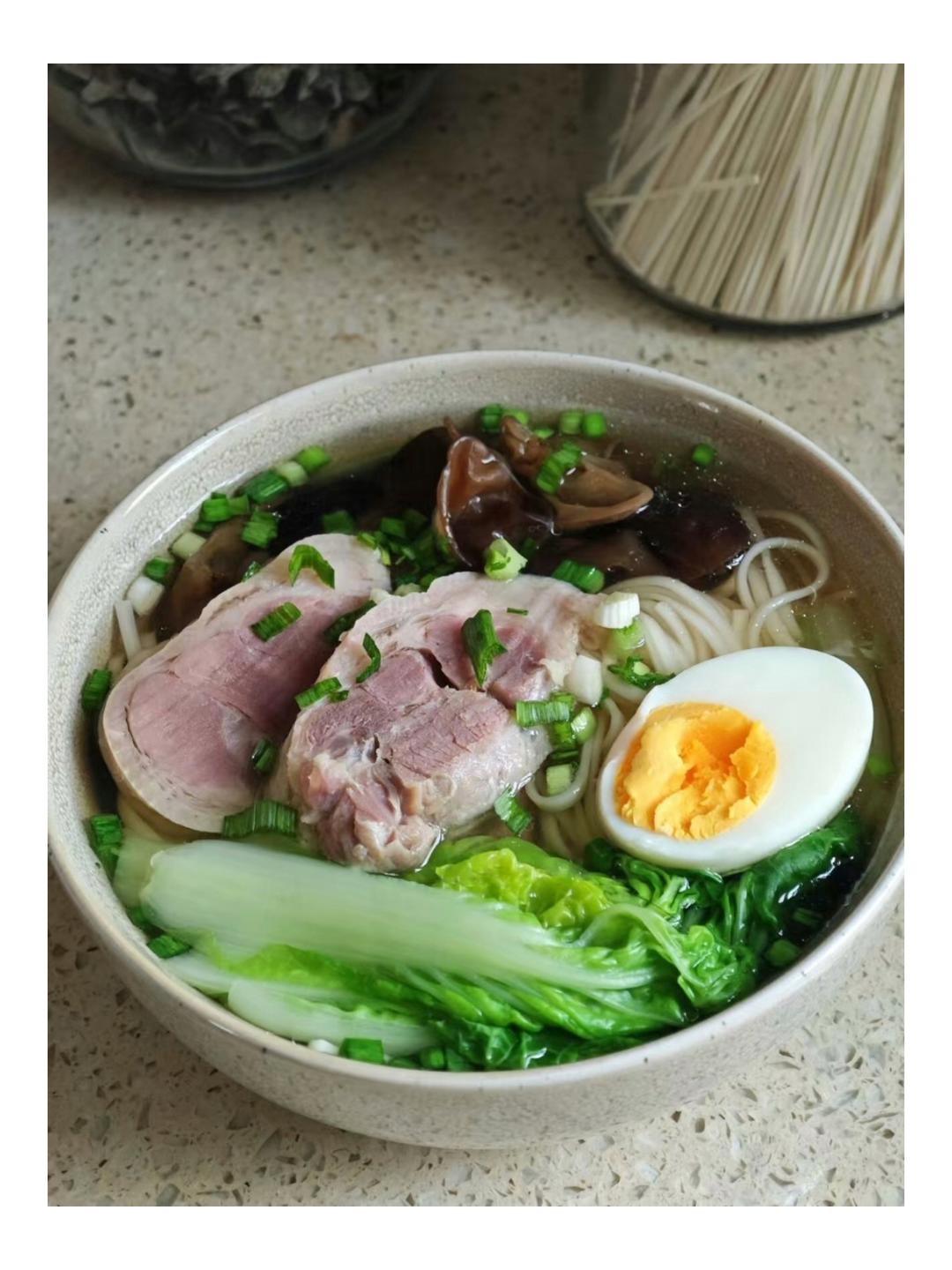 焖蹄（盐水蹄膀）（腌、煮两步搞定）