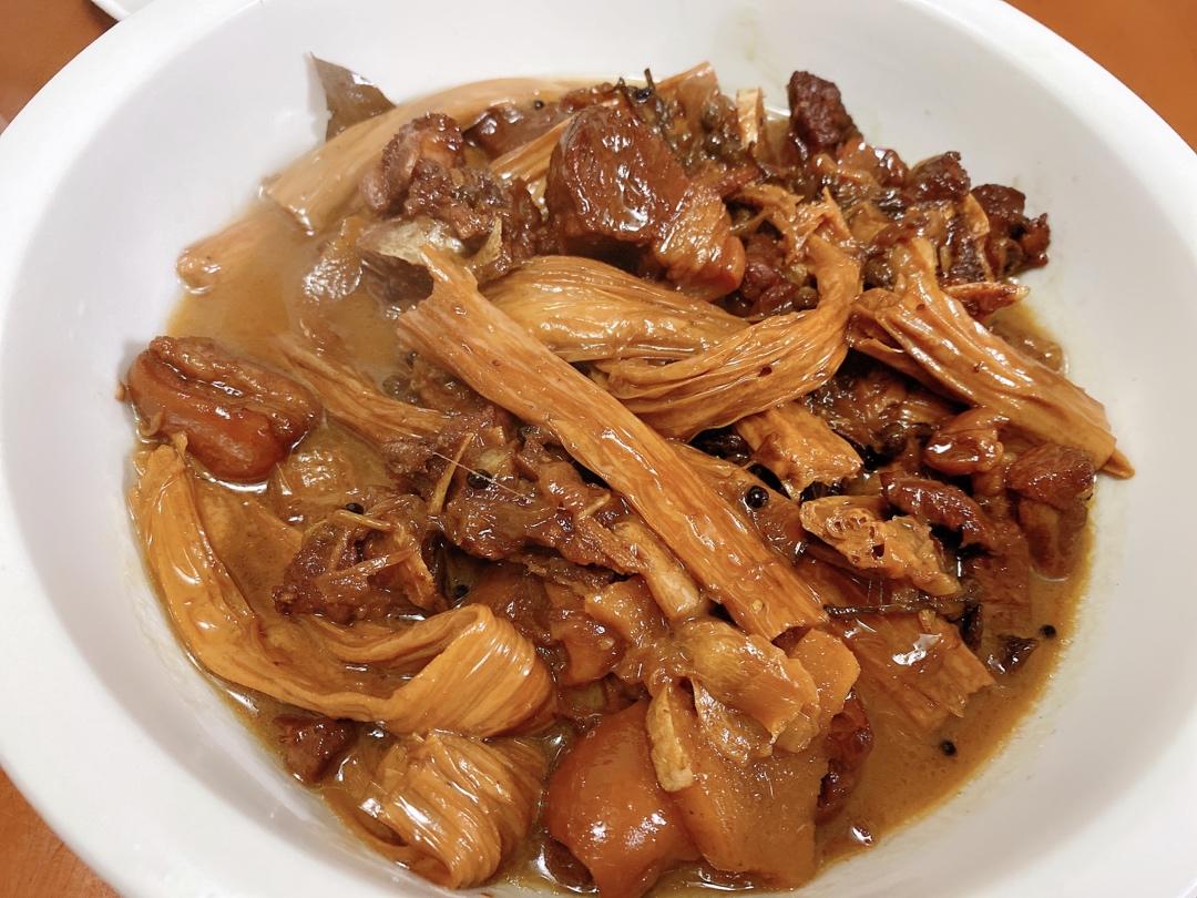 【红烧羊肉煲】这个非常香！加腐竹超好吃😋