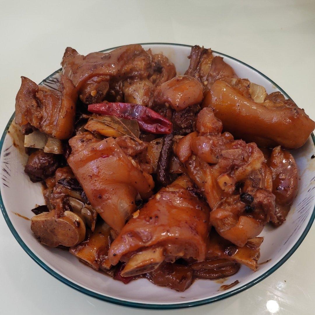 美味的家常菜：红烧猪蹄