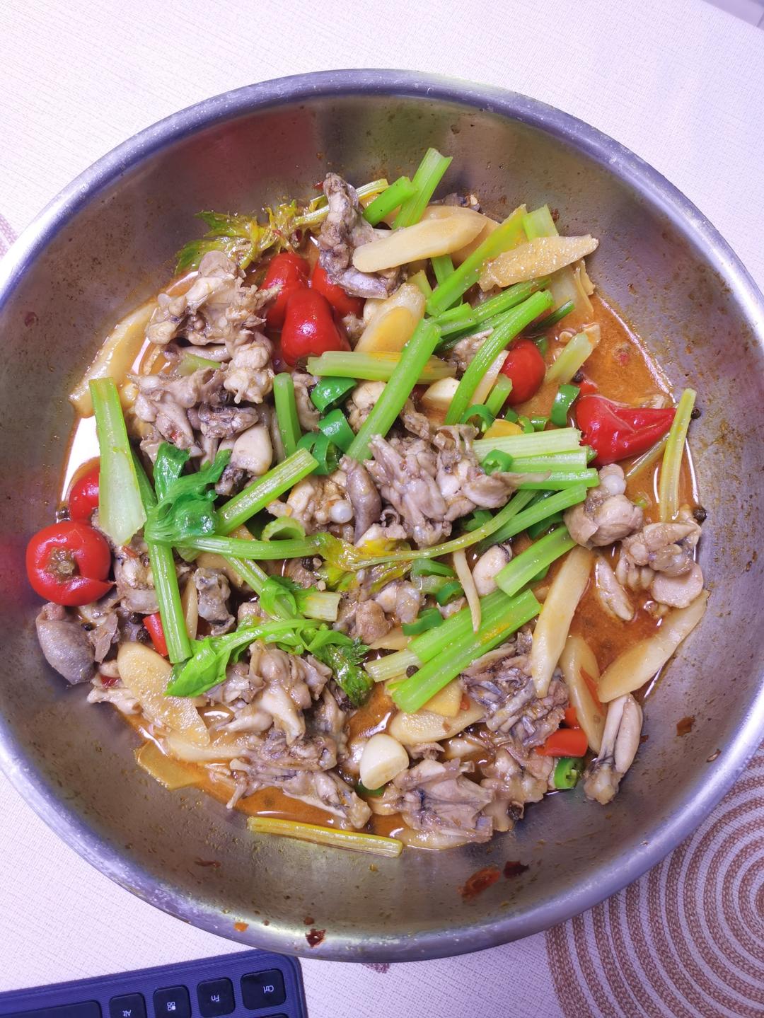 厨师长教你：“泡椒牛蛙”的家常做法，色香味俱全，赶紧收藏