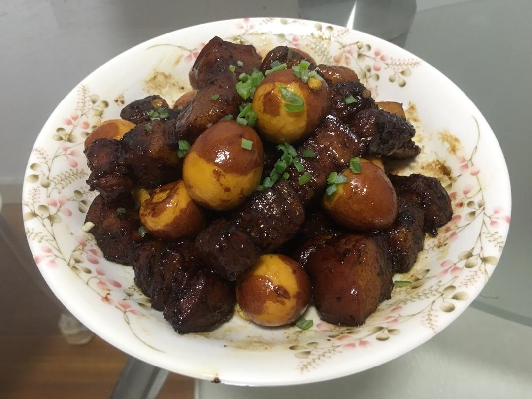 加了鹌鹑蛋后，这盘红烧肉，美味的逆天啦——鹌鹑蛋烧肉（孔瑶食谱）