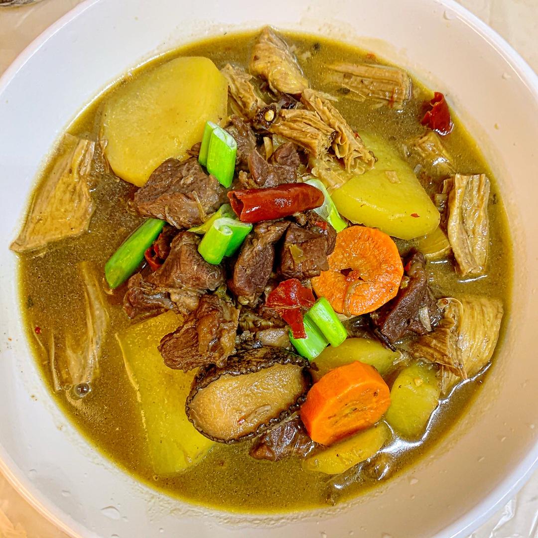 红烧炖带骨羊肉