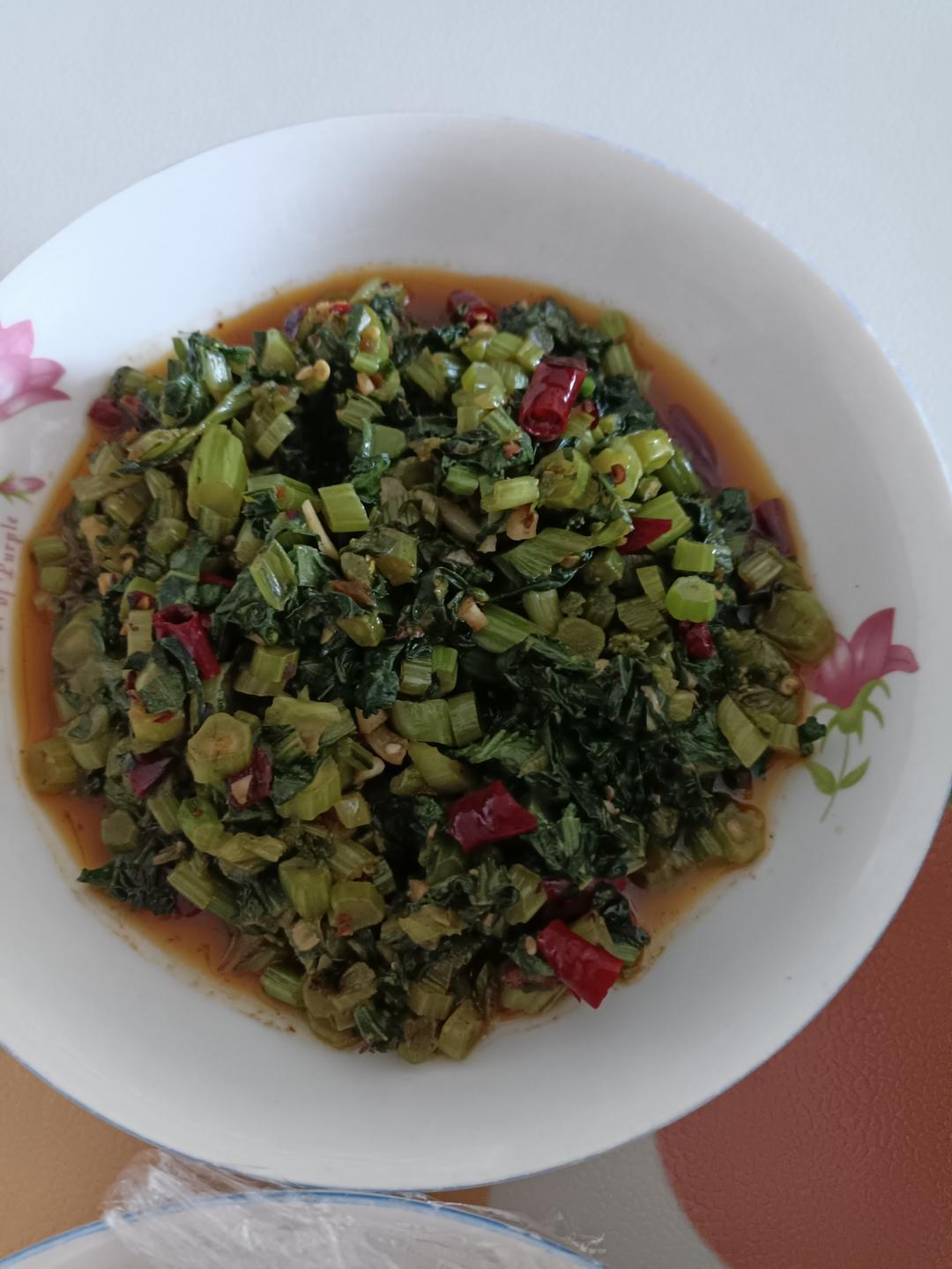 看着其貌不扬，但分分钟让你炫一碗饭的下饭菜！——家常炒青菜/chong（四声）菜