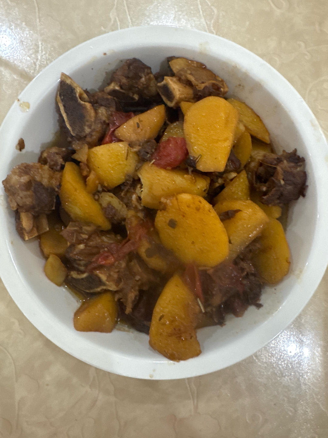 牛肋排炖胡萝卜土豆蕃茄