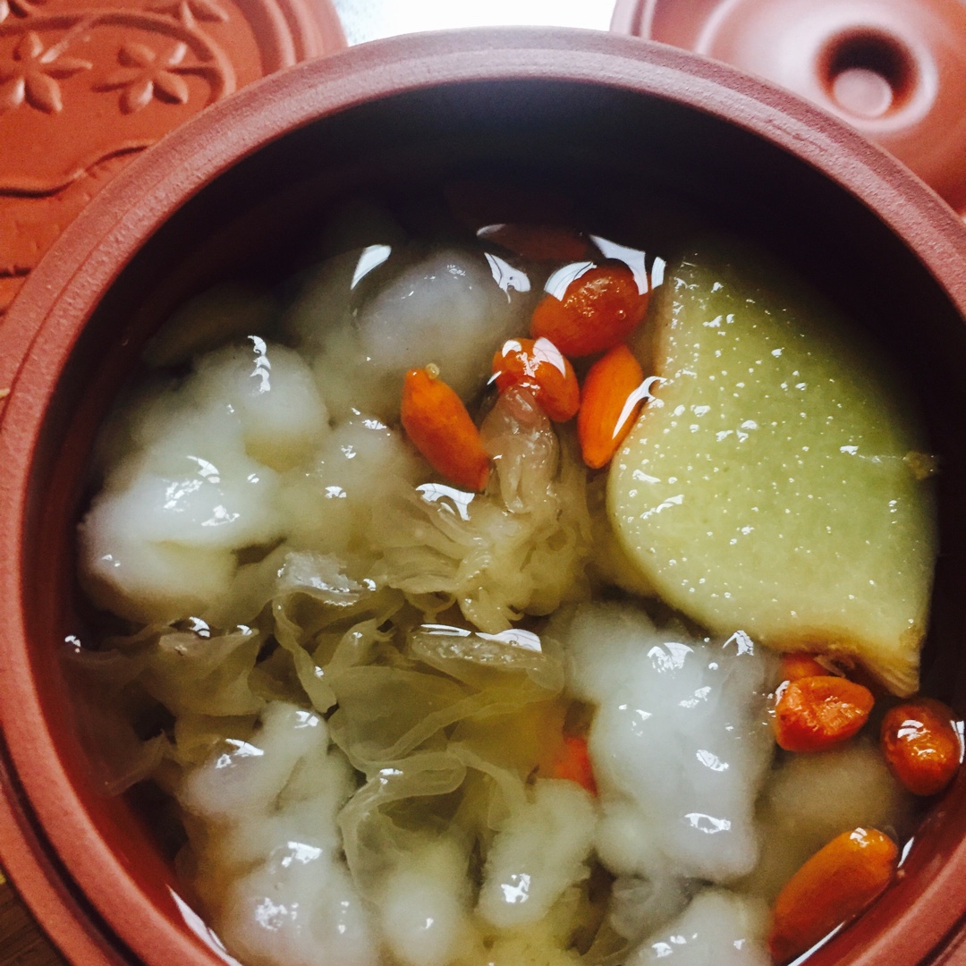 雪蛤银耳枸杞汤