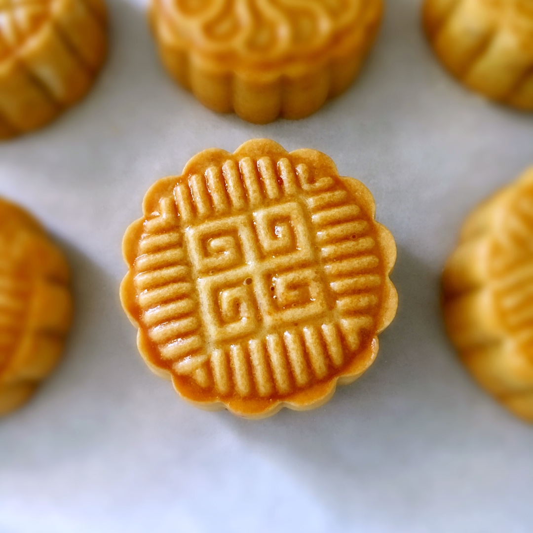 广式月饼—蛋黄莲蓉月饼