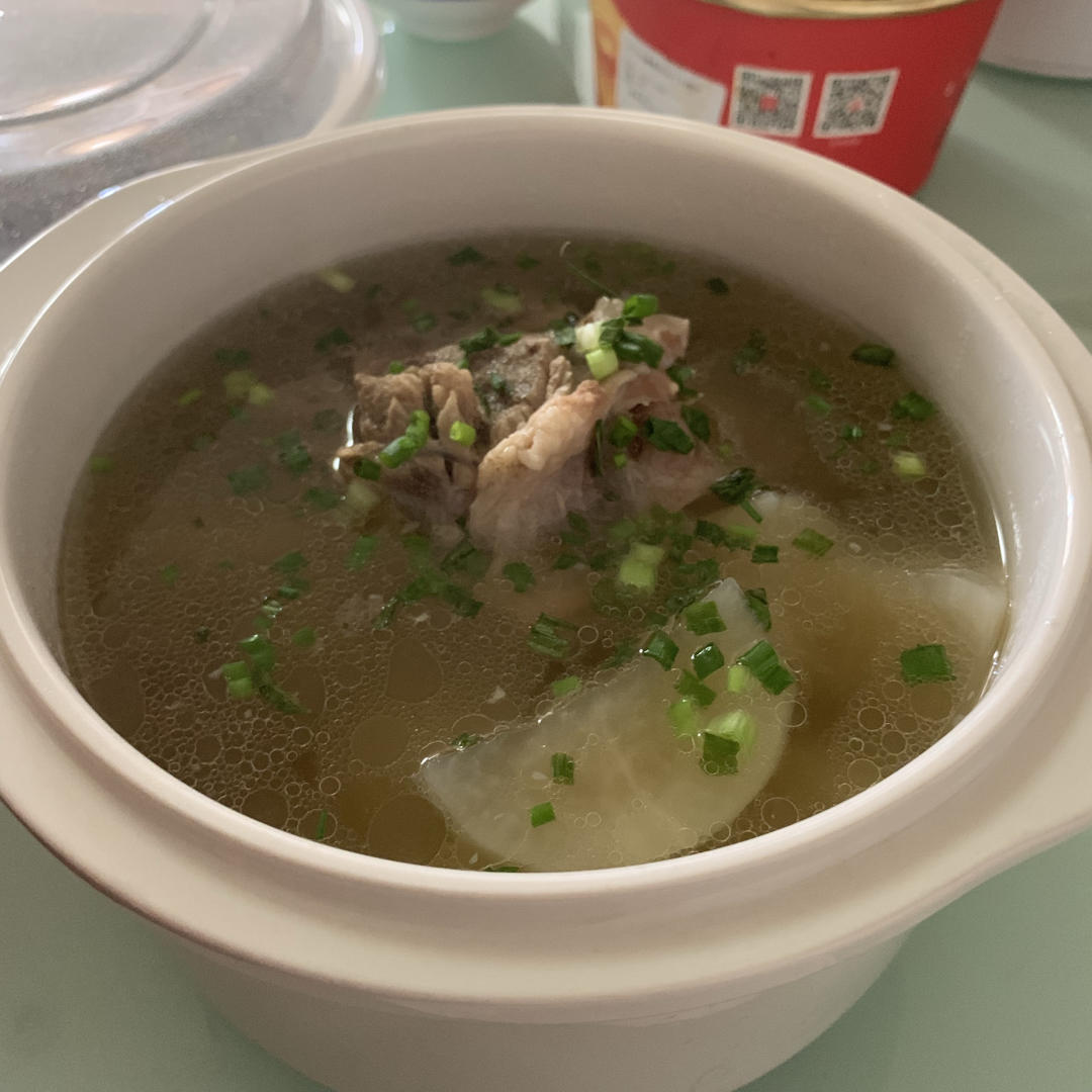 白萝卜排骨汤～～～食材简单但清甜好喝