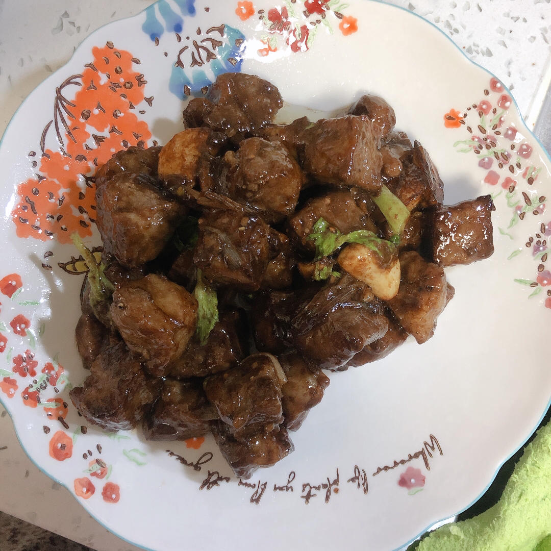 听起来就很好吃的黑椒蒜子牛肉粒