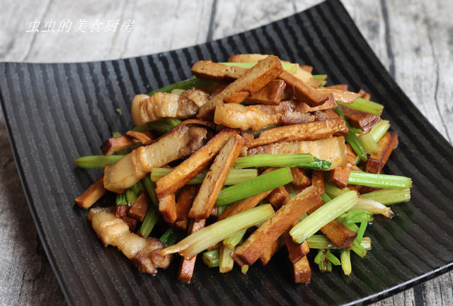 下饭好料芹菜炒香干的做法