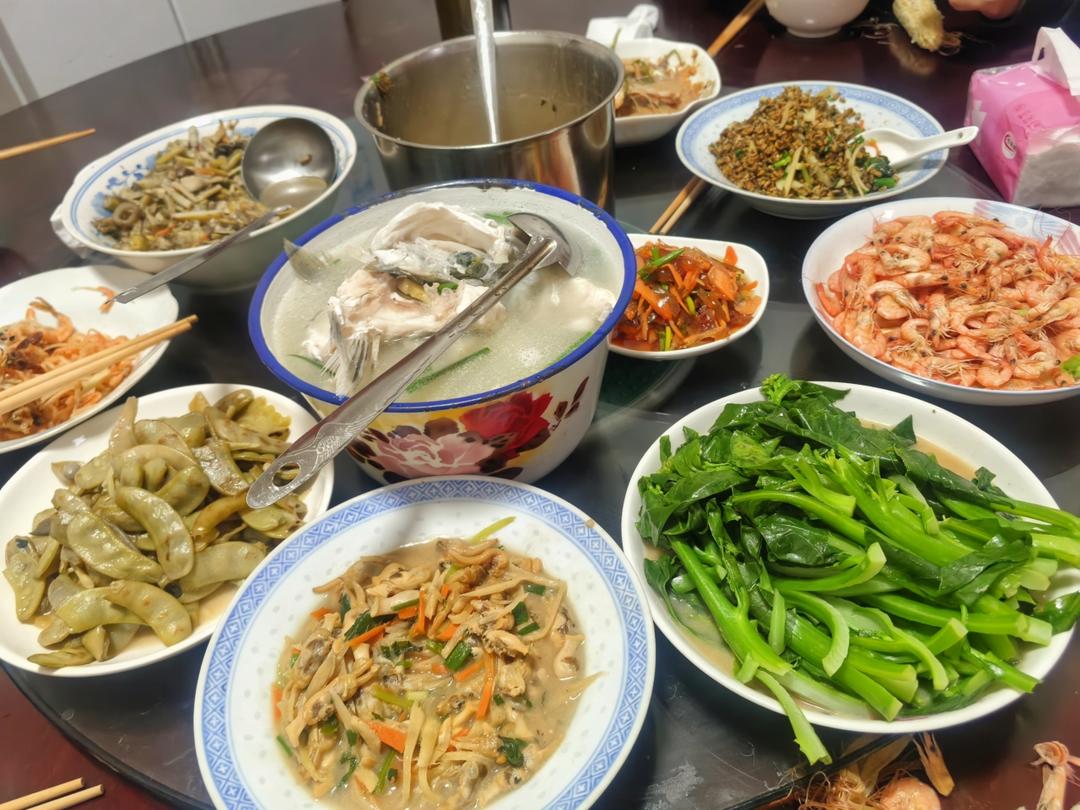 这样做的鲫鱼汤超好喝，奶白奶白的