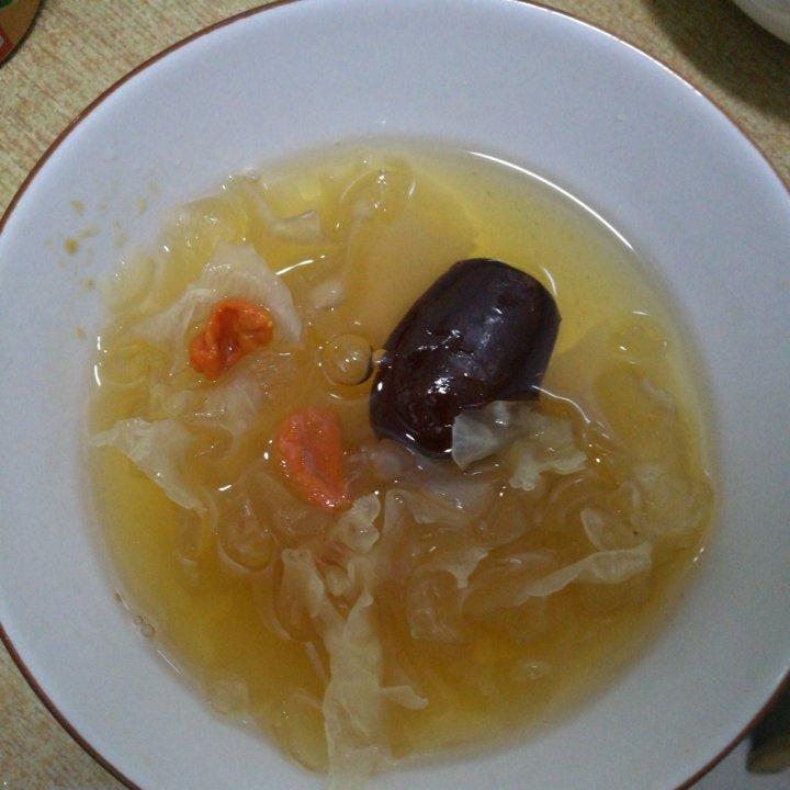 红枣银耳莲子羹