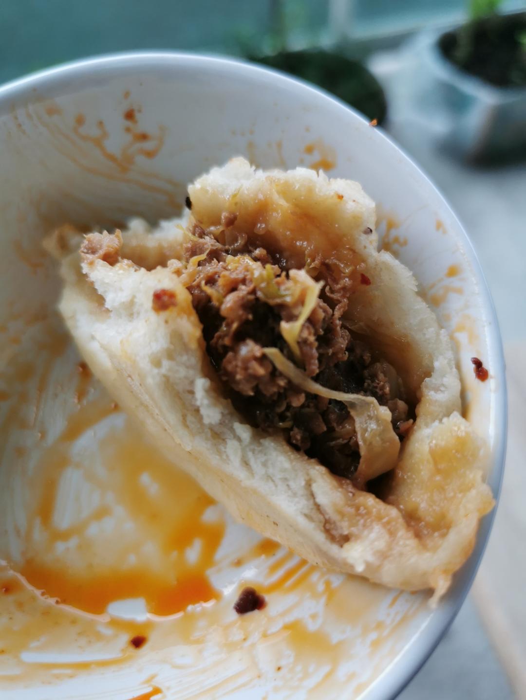 鲜美多汁的洋葱牛肉包子