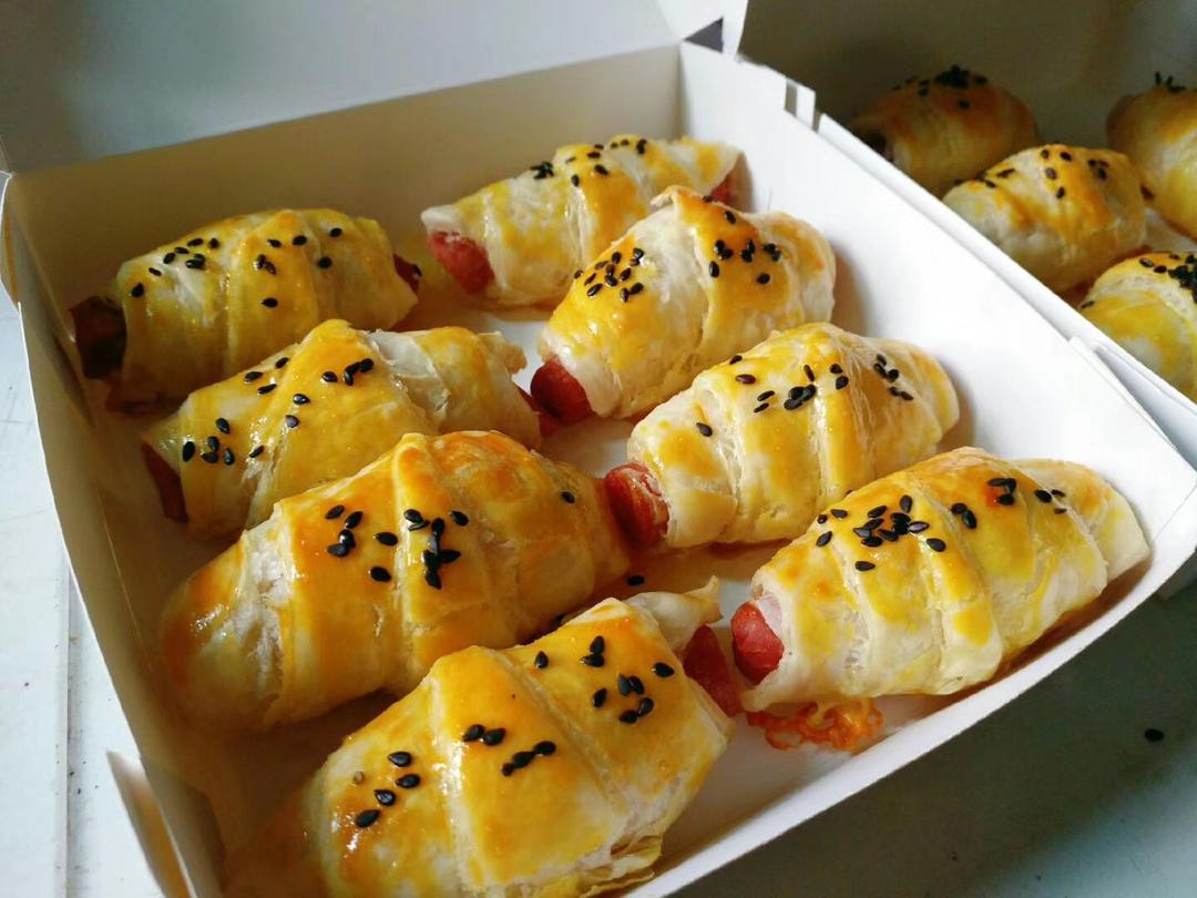 香肠酥皮卷：手抓饼皮还能这样吃，不用和面快速搞定早餐