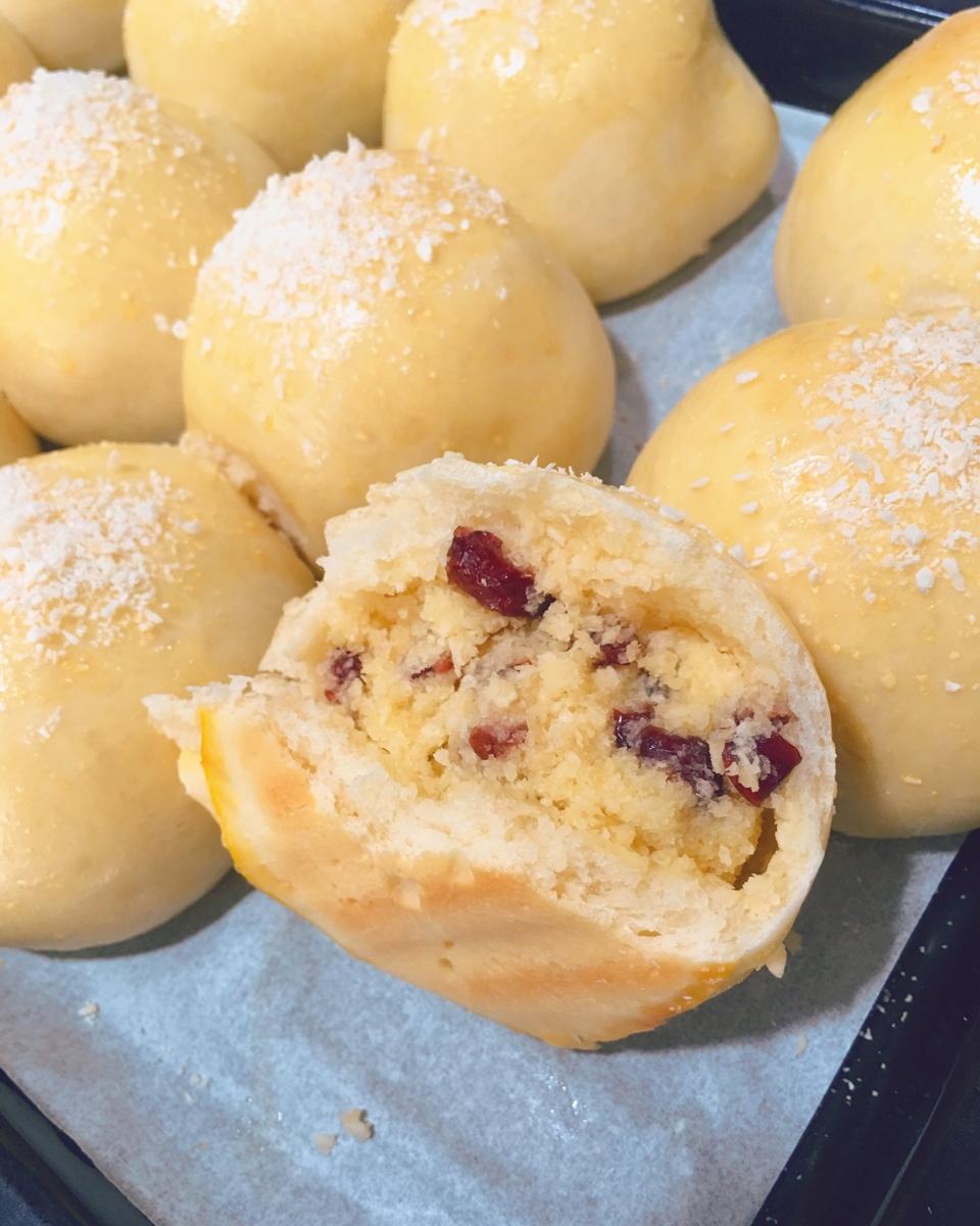 柔软看得见─超软香甜椰蓉小面包