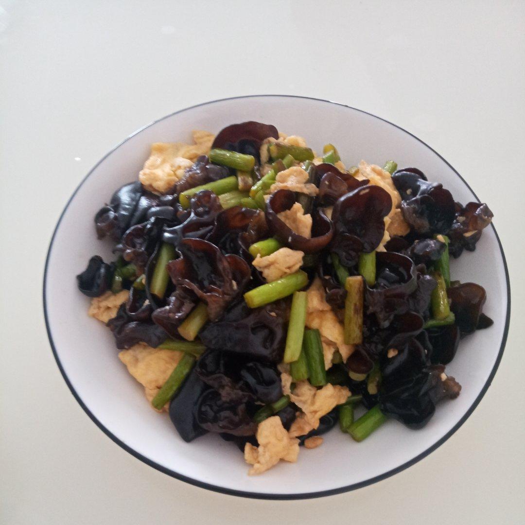 蒜薹木耳炒鸡蛋