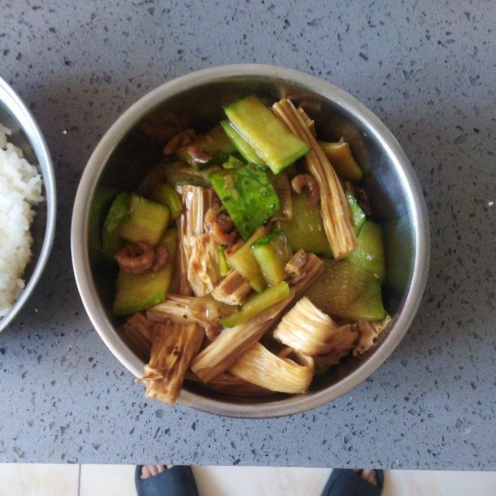 腐竹海米炒黄瓜（十分钟快手菜）