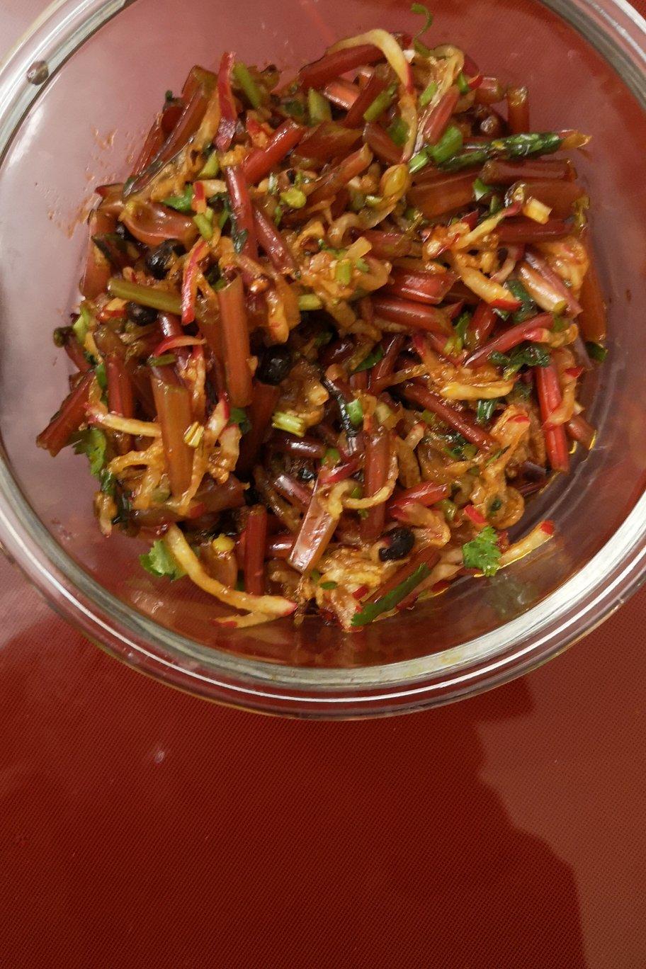 季节下粥凉拌菜：香菜萝卜丝